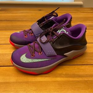 Nike KD7 GS Lighning Kevin Durant 669942-500 6.5Y Basketball Purple